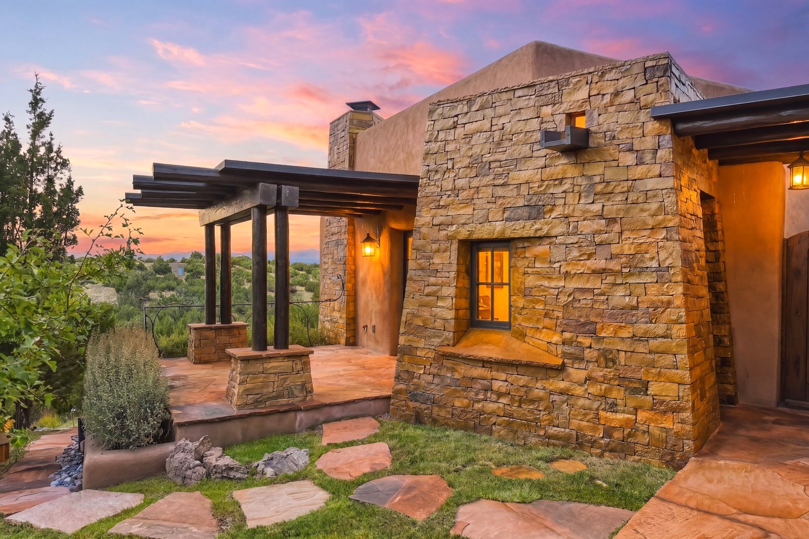 77 HQ — WSJ Home of the Week